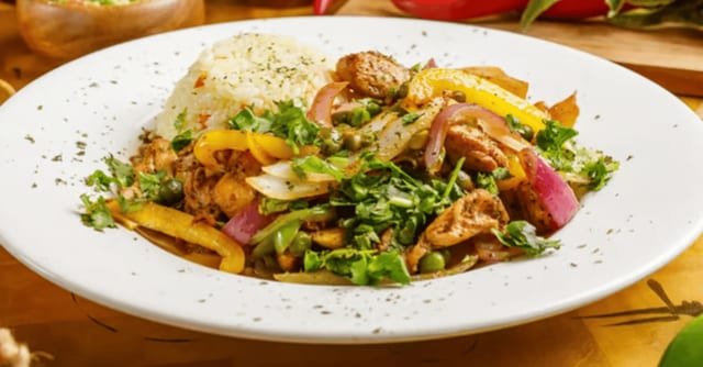 Saltado De Pollo.